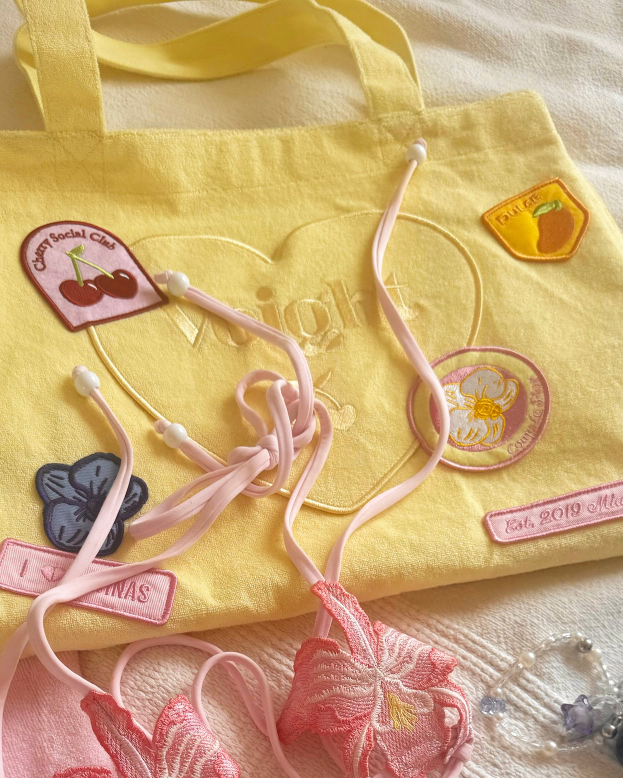 Vacation Tote Bag in Yellow